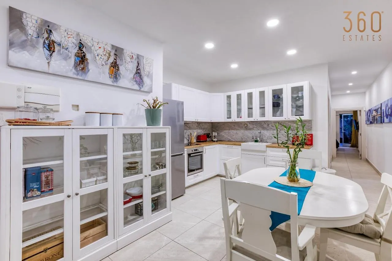A Lovely 2Br Maisonette With Private Terrace & Bbq By 360 Estates St. Julian's
